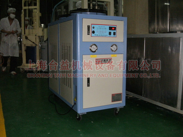 隆力奇廠家使用冷水機(jī)